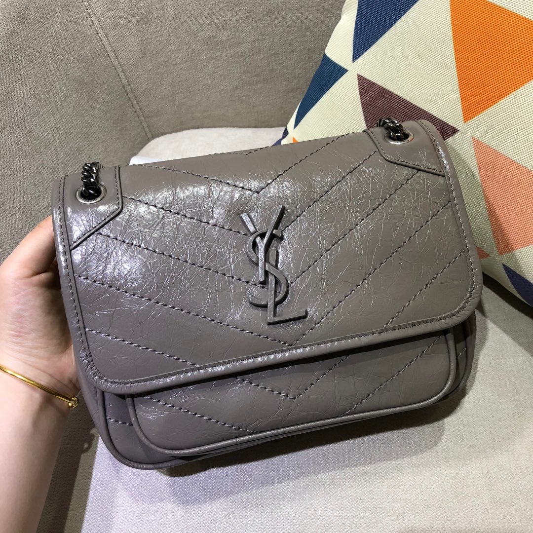 イヴ・サンローラン イヴ・サンローラン ショルダーバッグ 533037