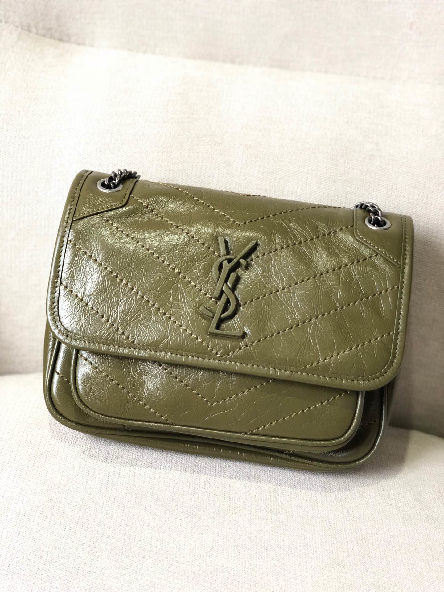 イヴ・サンローラン イヴ・サンローラン ショルダーバッグ 533037