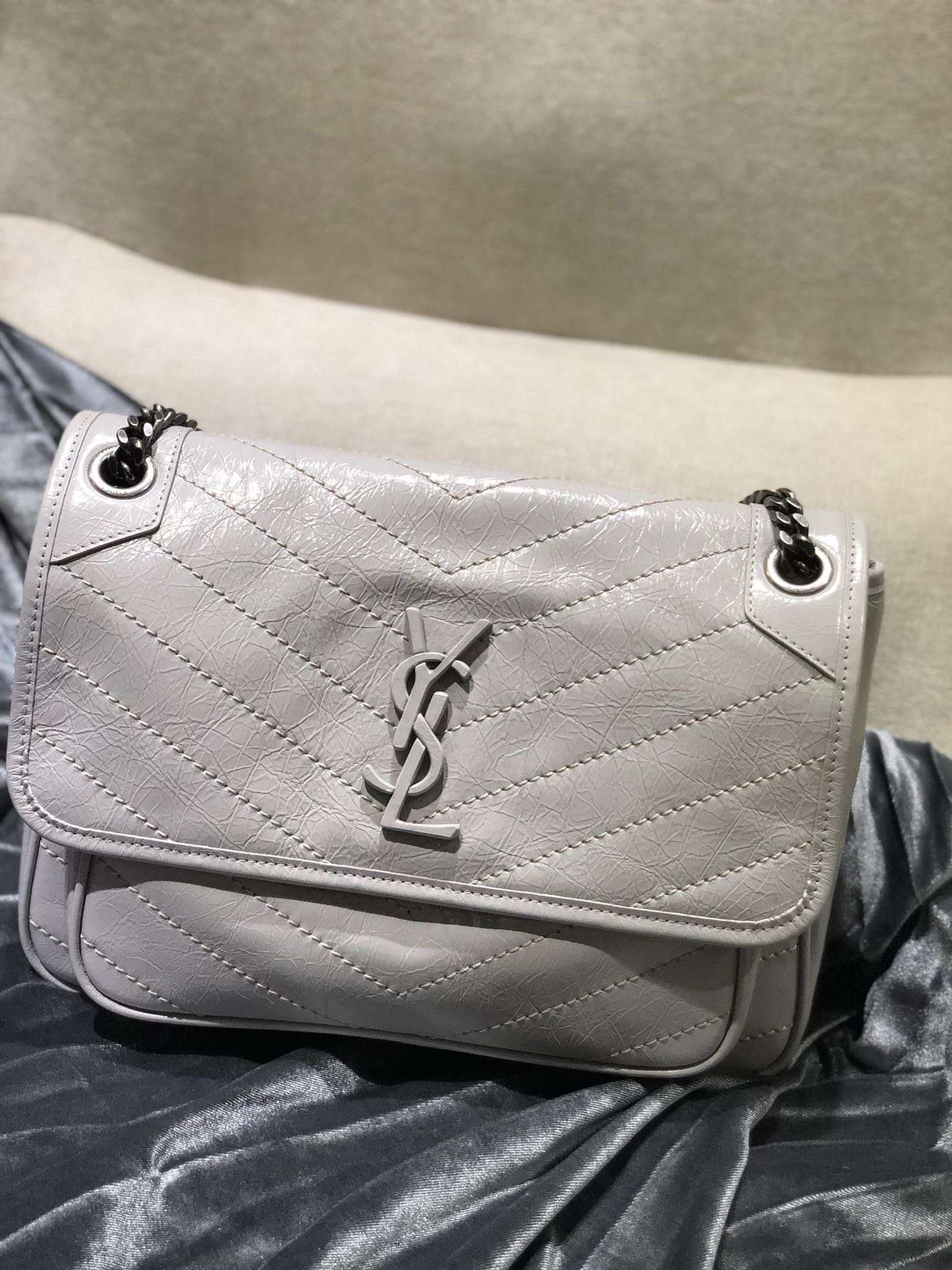 イヴ・サンローラン イヴ・サンローラン ショルダーバッグ 498894