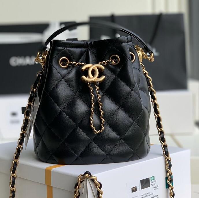シャネル シャネル ショルダーバッグ 2057