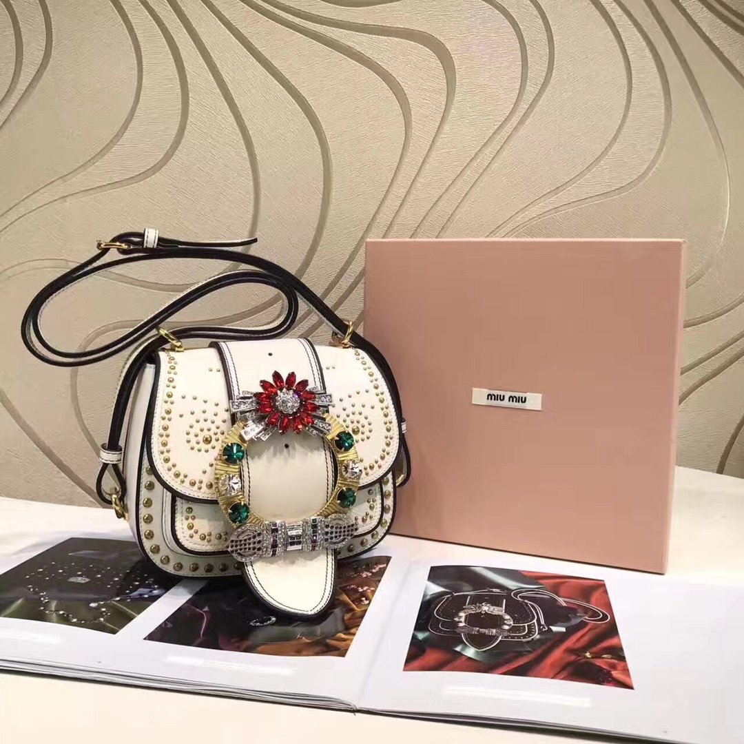 ミュウミュウ ミュウミュウ ショルダーバッグ 5BH019