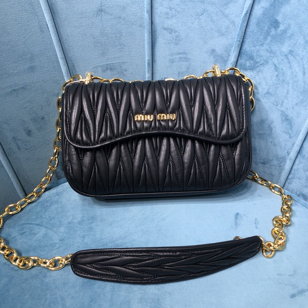 ミュウミュウ ミュウミュウ ショルダーバッグ 5BD140