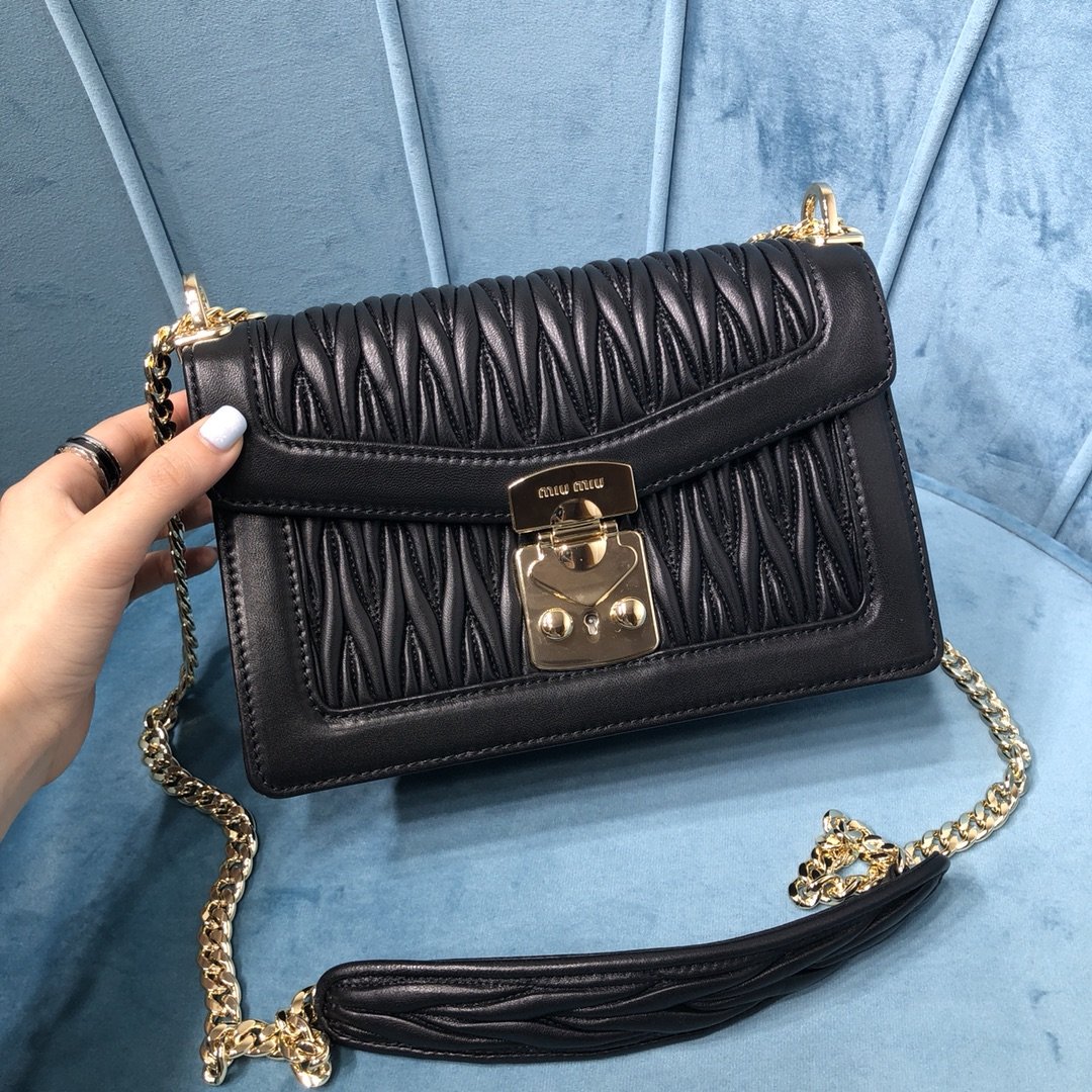 ミュウミュウ ミュウミュウ ショルダーバッグ 5BD083