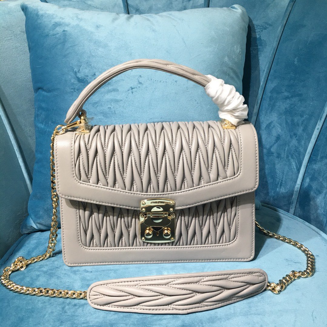 ミュウミュウ ミュウミュウ ショルダーバッグ 5BA094