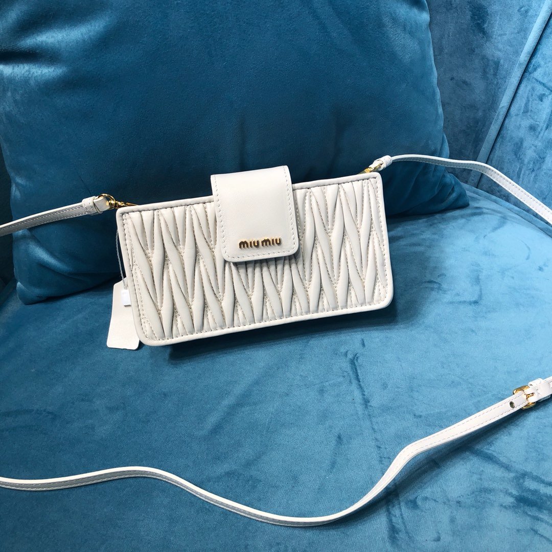 ミュウミュウ ミュウミュウ ミニバッグ 5BH042