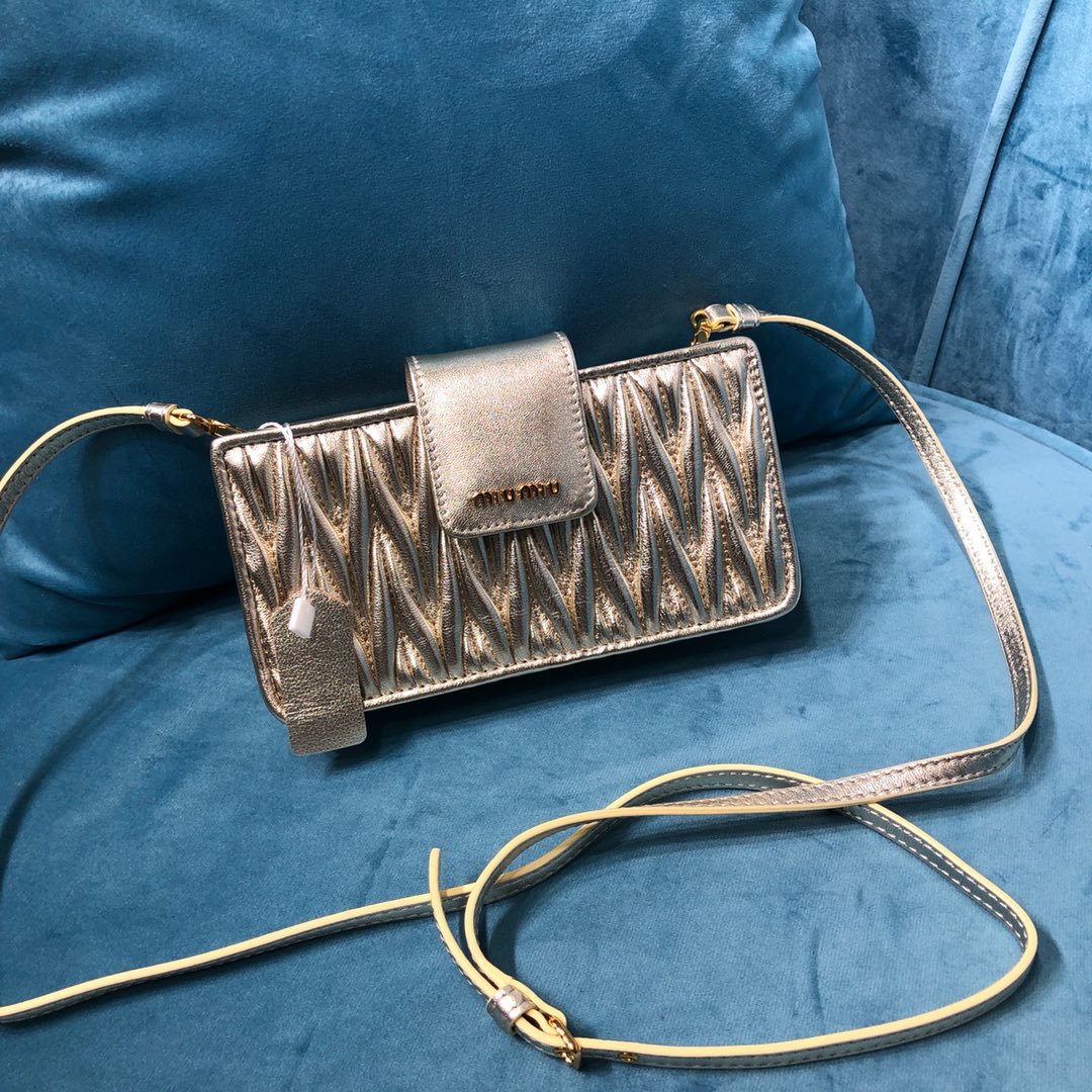 ミュウミュウ ミュウミュウ ミニバッグ 5BH042