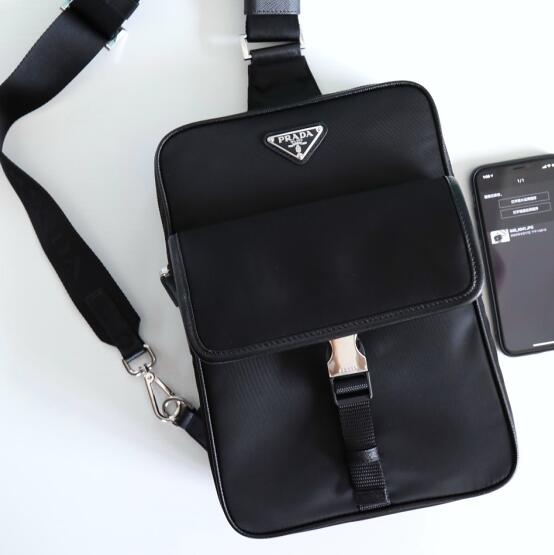 プラダ プラダ メッセンジャーバッグ 2VZ047