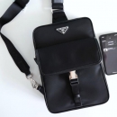 プラダ プラダ メッセンジャーバッグ 2VZ047