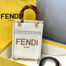フェンディ フェンディ ショルダーバッグ 84520