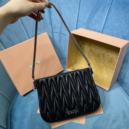 ミュウミュウ ミュウミュウ ショルダーバッグ 5BA200