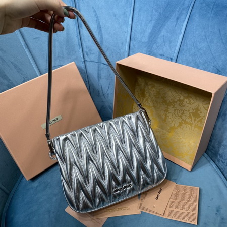 ミュウミュウ ミュウミュウ ショルダーバッグ 5BA200