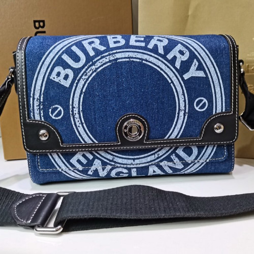 バーバリー バーバリー クロスバッグ  8039752