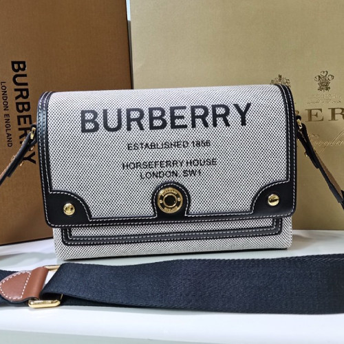 バーバリー バーバリー クロスバッグ  8039752