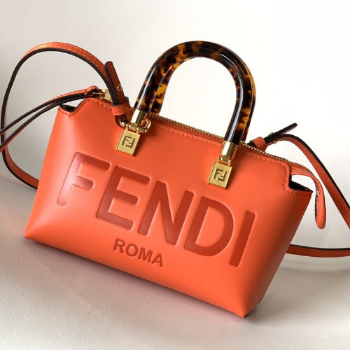  フェンディ クロスバッグ 8067