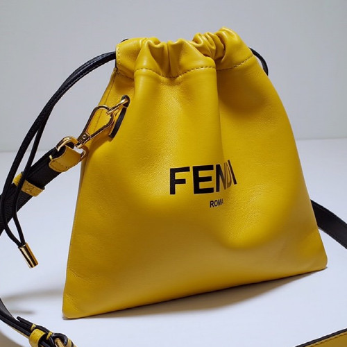  フェンディ クロスバッグ 8337