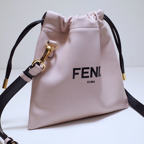  フェンディ クロスバッグ 8337