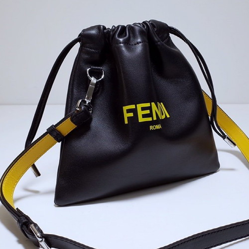  フェンディ クロスバッグ 8337