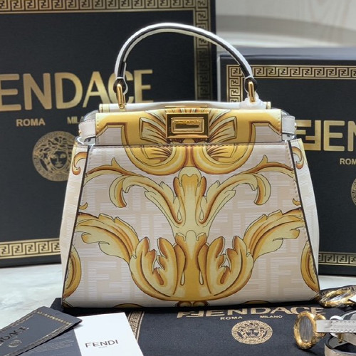  フェンディ ショルダーバッグ 854310