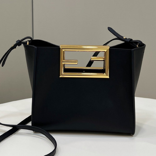  フェンディ ミニバッグ 8021s