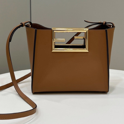  フェンディ ミニバッグ 8021s