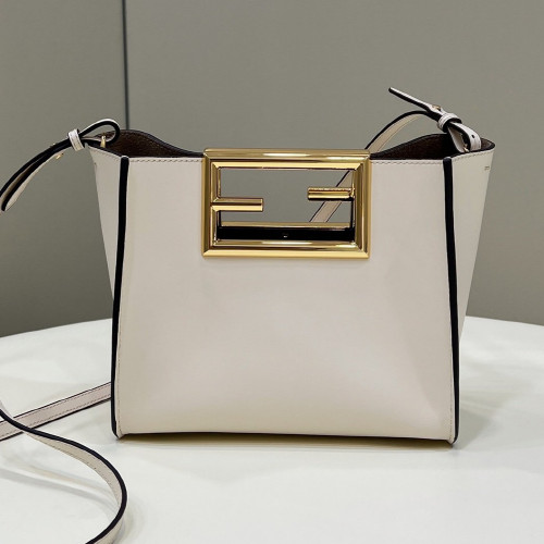  フェンディ ミニバッグ 8021s