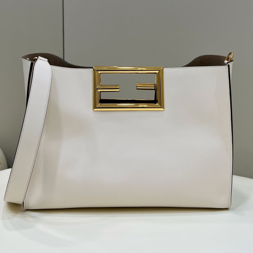  フェンディ ショルダーバッグ 8022L