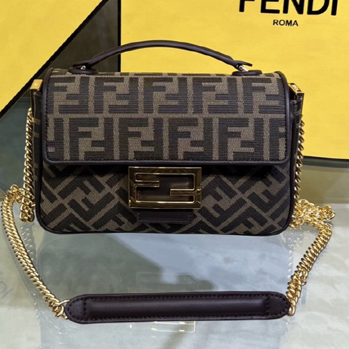 フェンディ フェンディ ショルダーバッグ 8BR793