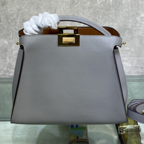  フェンディ ピーカブーバッグ 5019