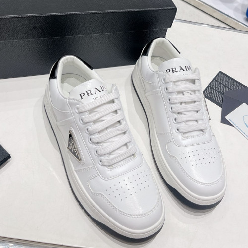  プラダ 女性用 スニーカー 121582