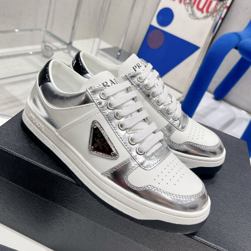  プラダ 女性用 スニーカー 121577