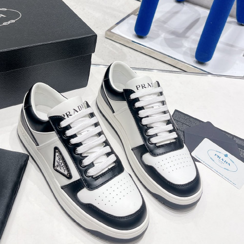  プラダ 女性用 スニーカー 121579