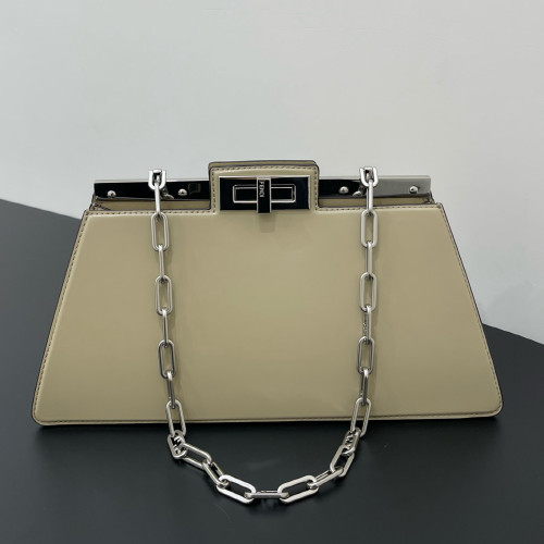 フェンディ フェンディ ショルダーバッグ 8608