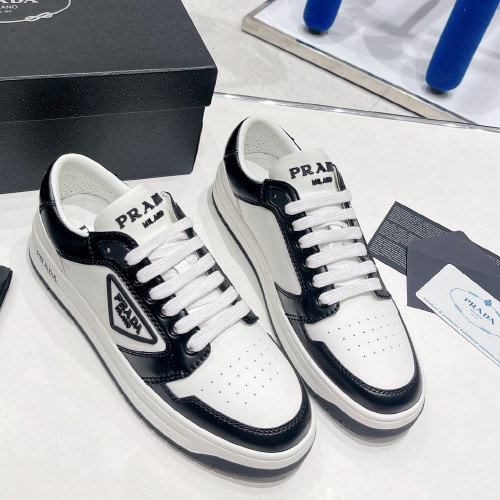  プラダ 女性用 スニーカー 121581