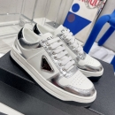  プラダ 女性用 スニーカー 121577