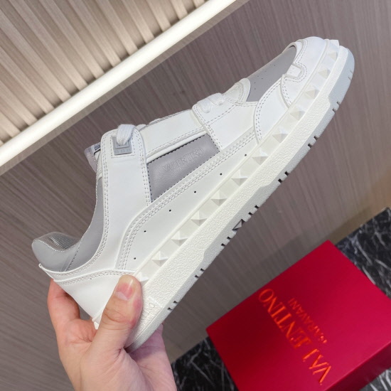  ヴァレンティノ ユニセックス スニーカー 218351