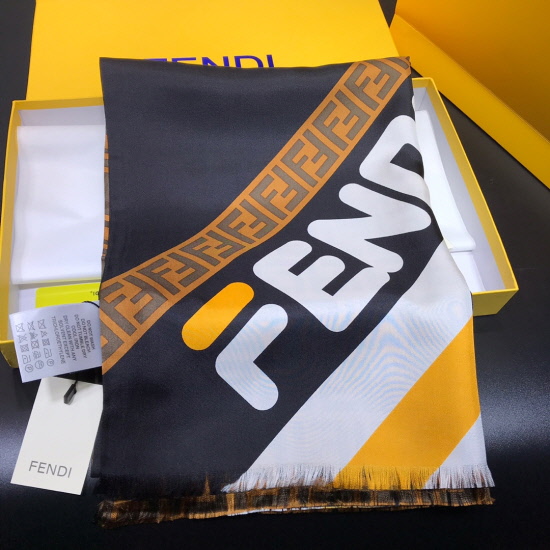  フェンディ 女性用 スカーフ 33001
