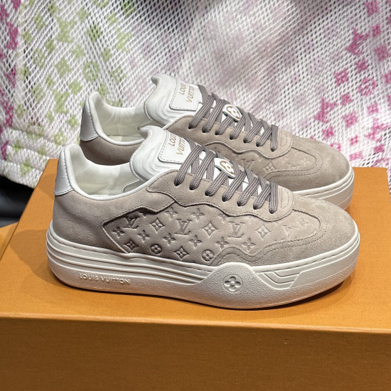  ルイ・ヴィトン 女性 スニーカー 122111