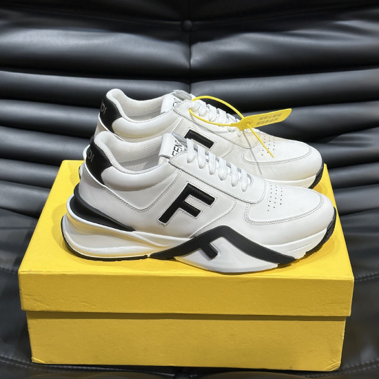  フェンディ 男性用 スニーカー 742022