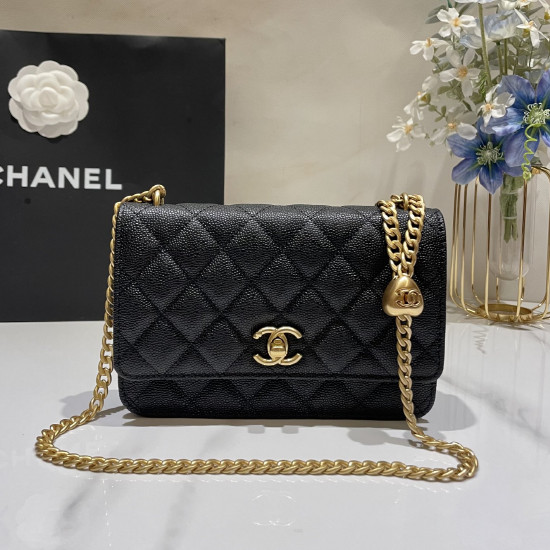 シャネル シャネル wocショルダーバッグ 3984