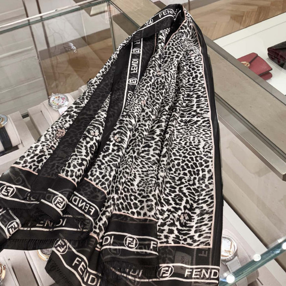  フェンディ 女性用 スカーフ 33112