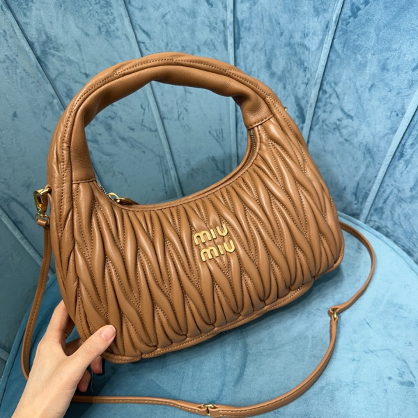 ミュウミュウ ミュウミュウ ショルダーバッグ  5BC153