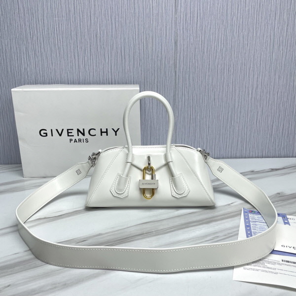 ジバンシィ ジバンシィ ショルダーバッグ 29948L