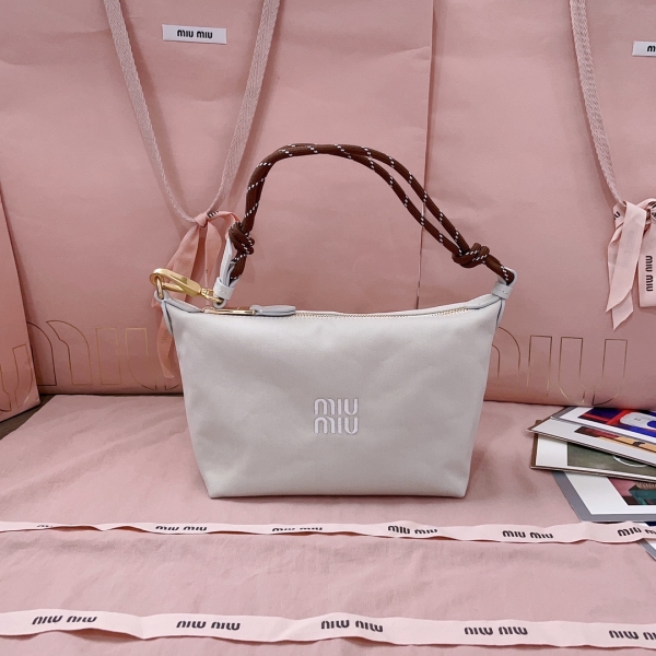 ミュウミュウ ミュウミュウ ショルダーバッグ 5NE841